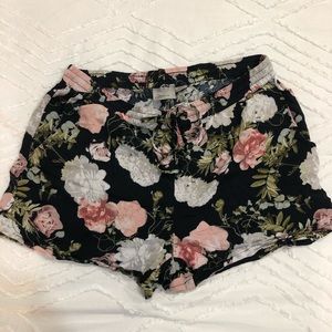 VERA MODA FLORAL SHORTS